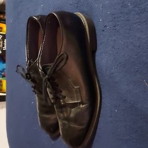 Bates men dress shoes worn Twice and they don't fit they are a size 10 to small